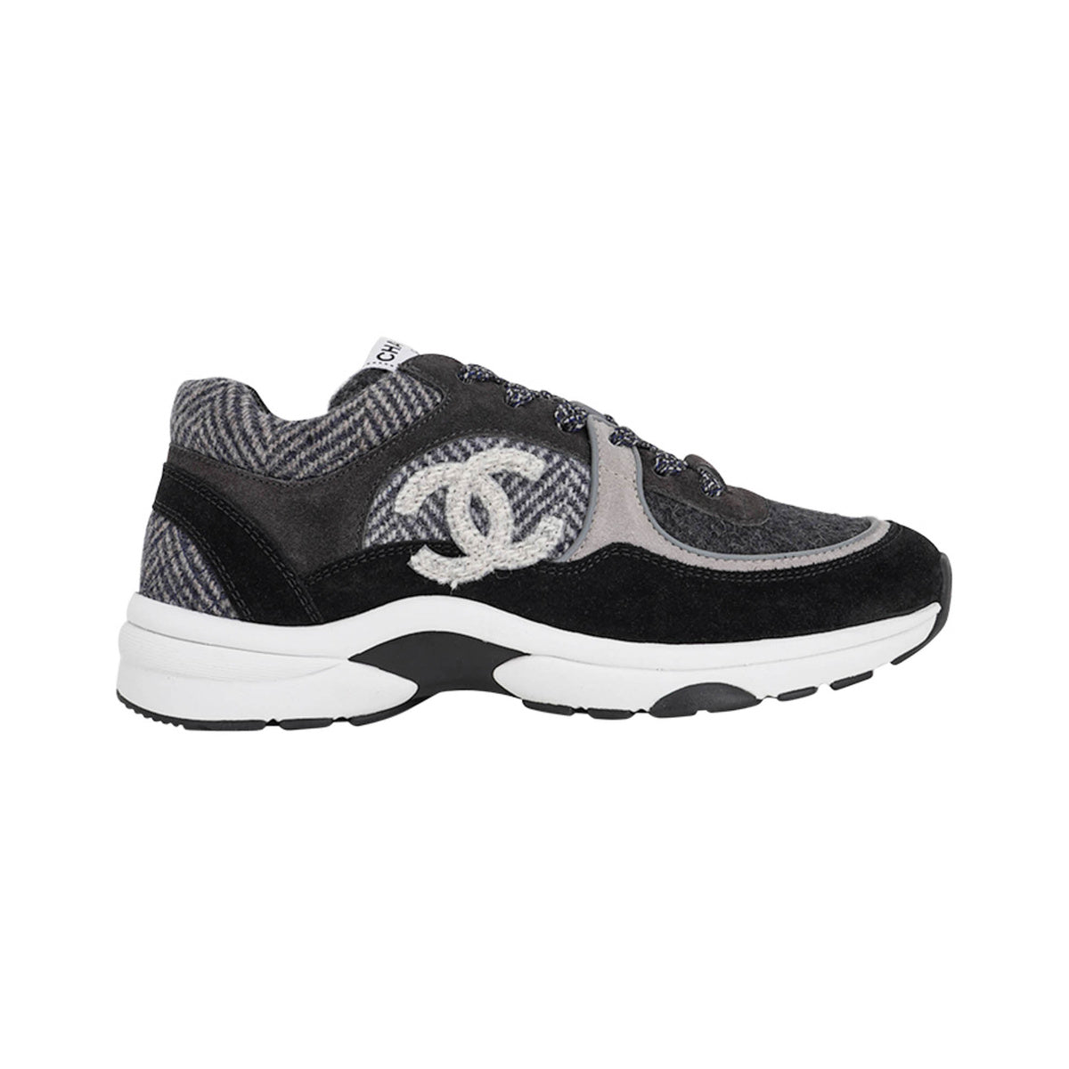 CHANEL CC Logo Herringbone Tweed Sneaker – Black / Gray – product view