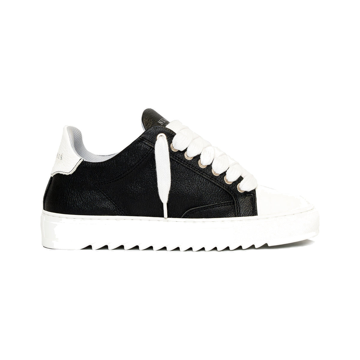 NUMERIS Atelier Sneaker – Acrylic Black Leather – product view